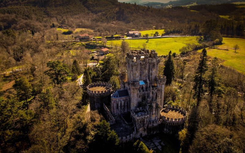Butrón Castle and the surrounding gardens
