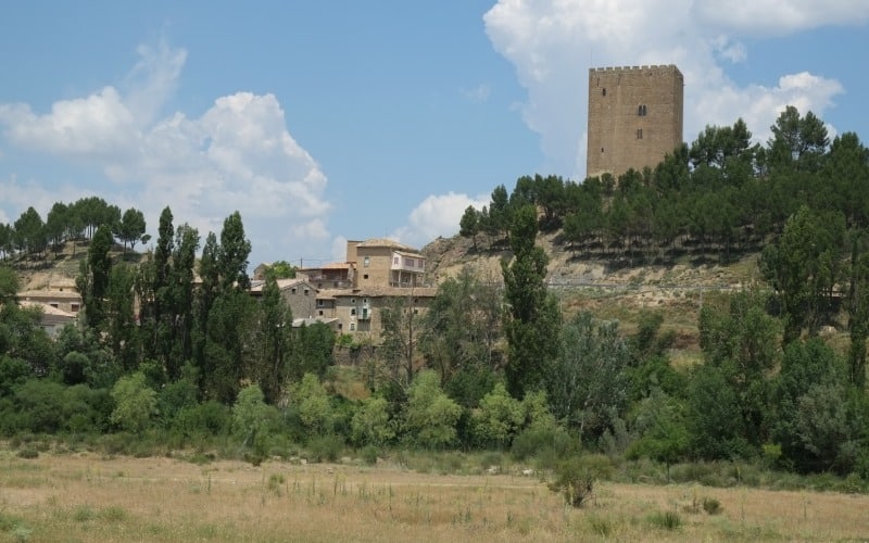 The castle of Navardún.