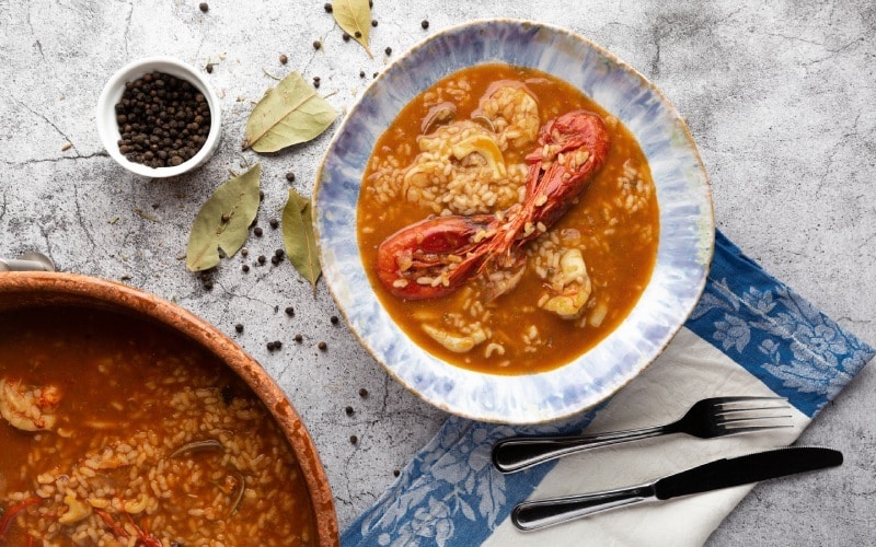 Rice with lobster.