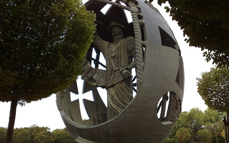 Another view of the Egg of Colombus