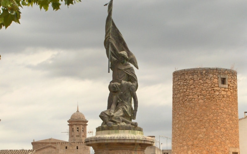 Sculpture of James III in Llucmajor.