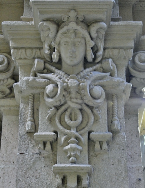 Dios Mercurio en el Pasaje de Lodares