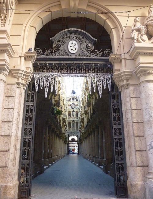 Una de las entradas al Pasaje de Lodares | Wikimedia