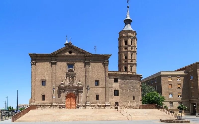 A church and a leaning tower with blue sky