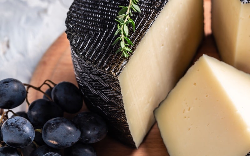 Cheese and grapes