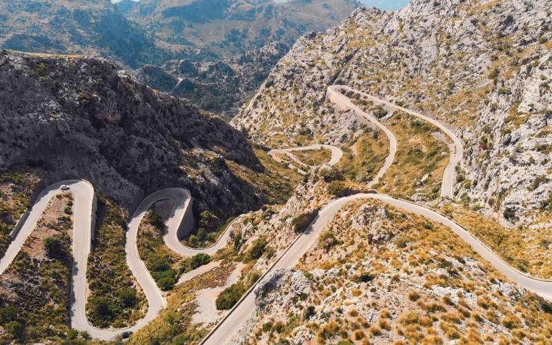 A winding road seen from above