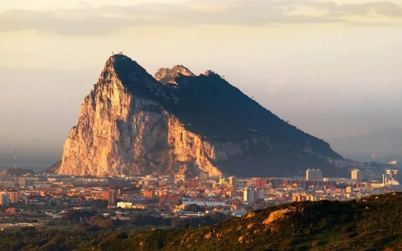 A hill with cliffs over a city