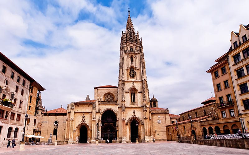 Escapadas baratas para el puente de diciembre: Oviedo