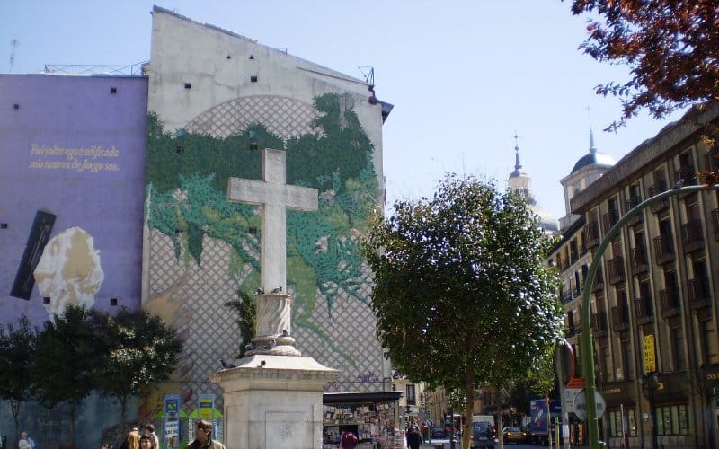 A mural with Madrid's motto in Spanish