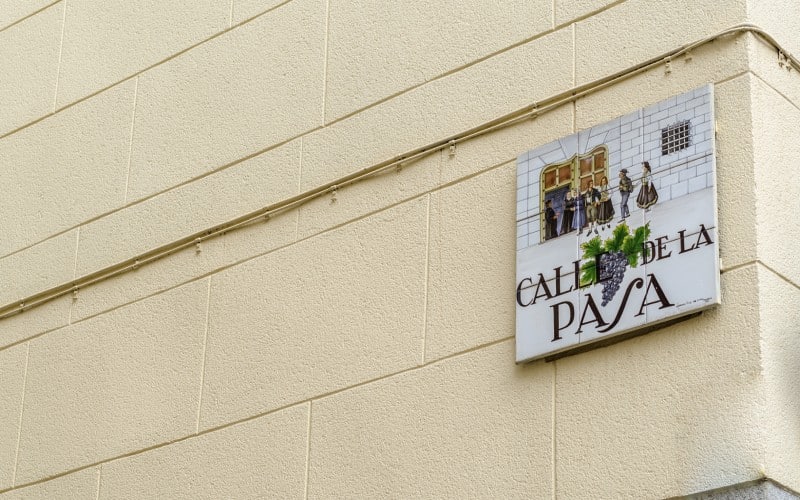 The name plate of the street of La Pasa