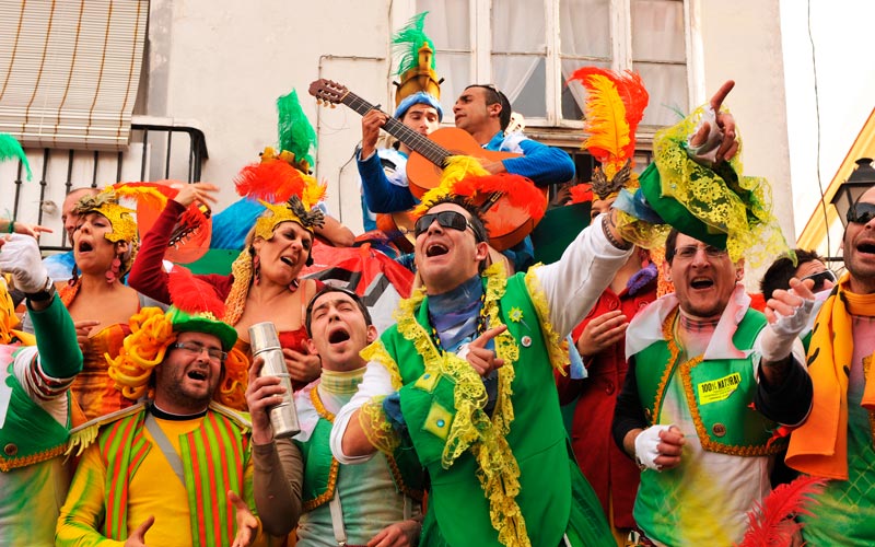 Peope celebrating the Carnival in Cádiz