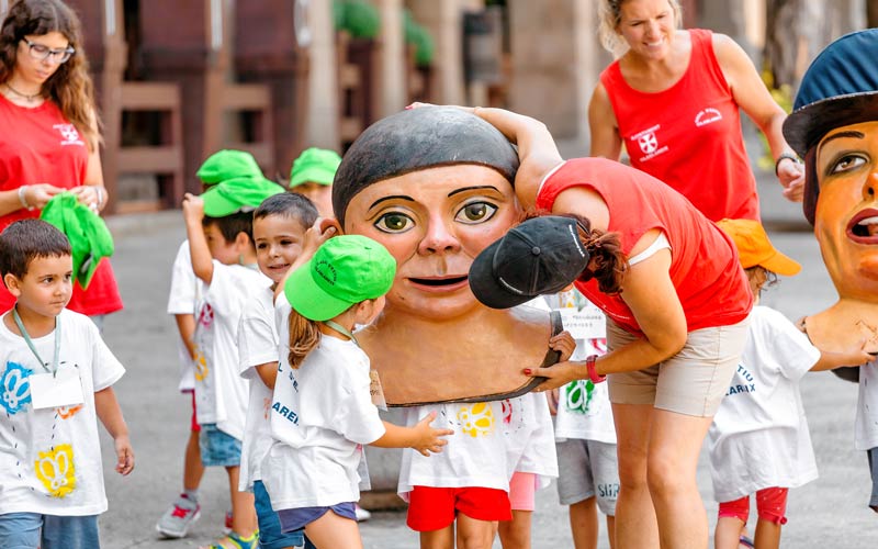 Fiesta de cabezudos en el Pueblo Español