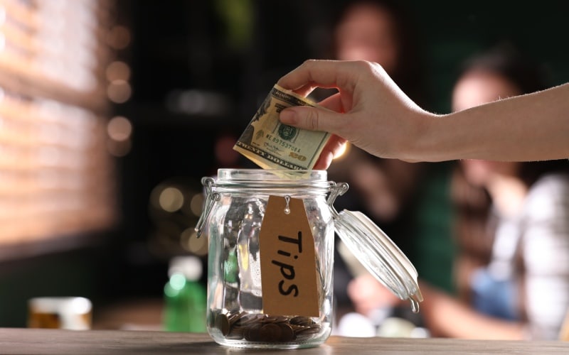Tipping in Spain