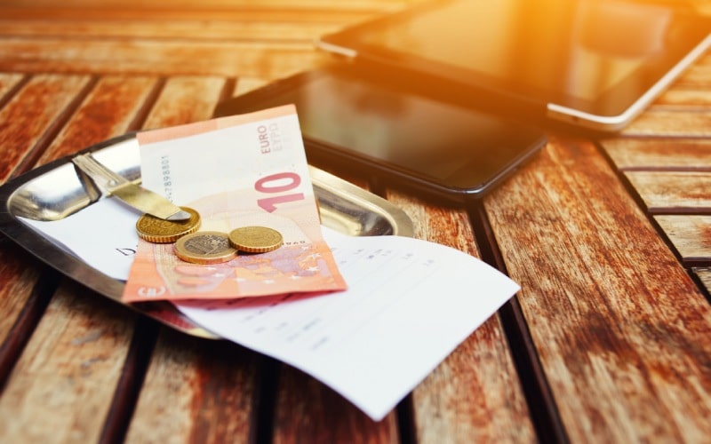 Tipping in Spain