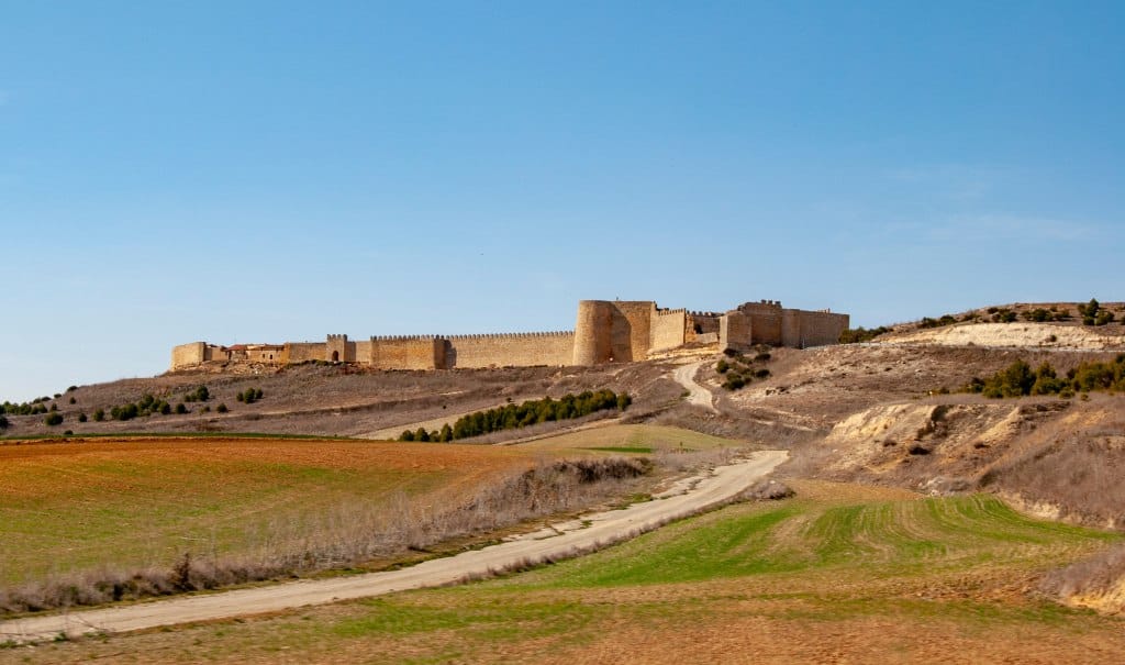 The walls and the castle of Urueña from the moor