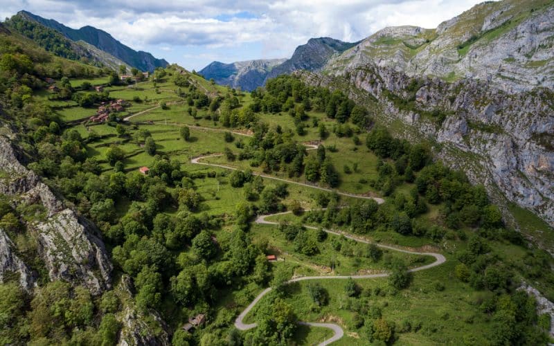 Casielles and its popular turns