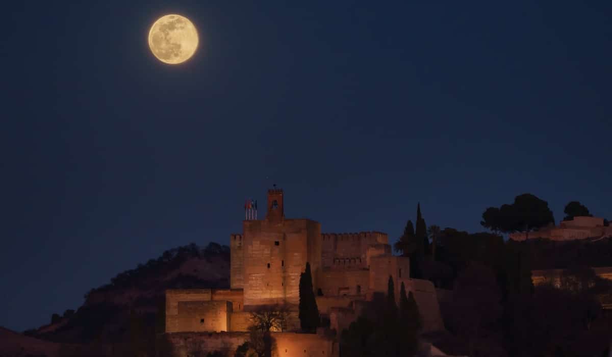 The Alhambra at night