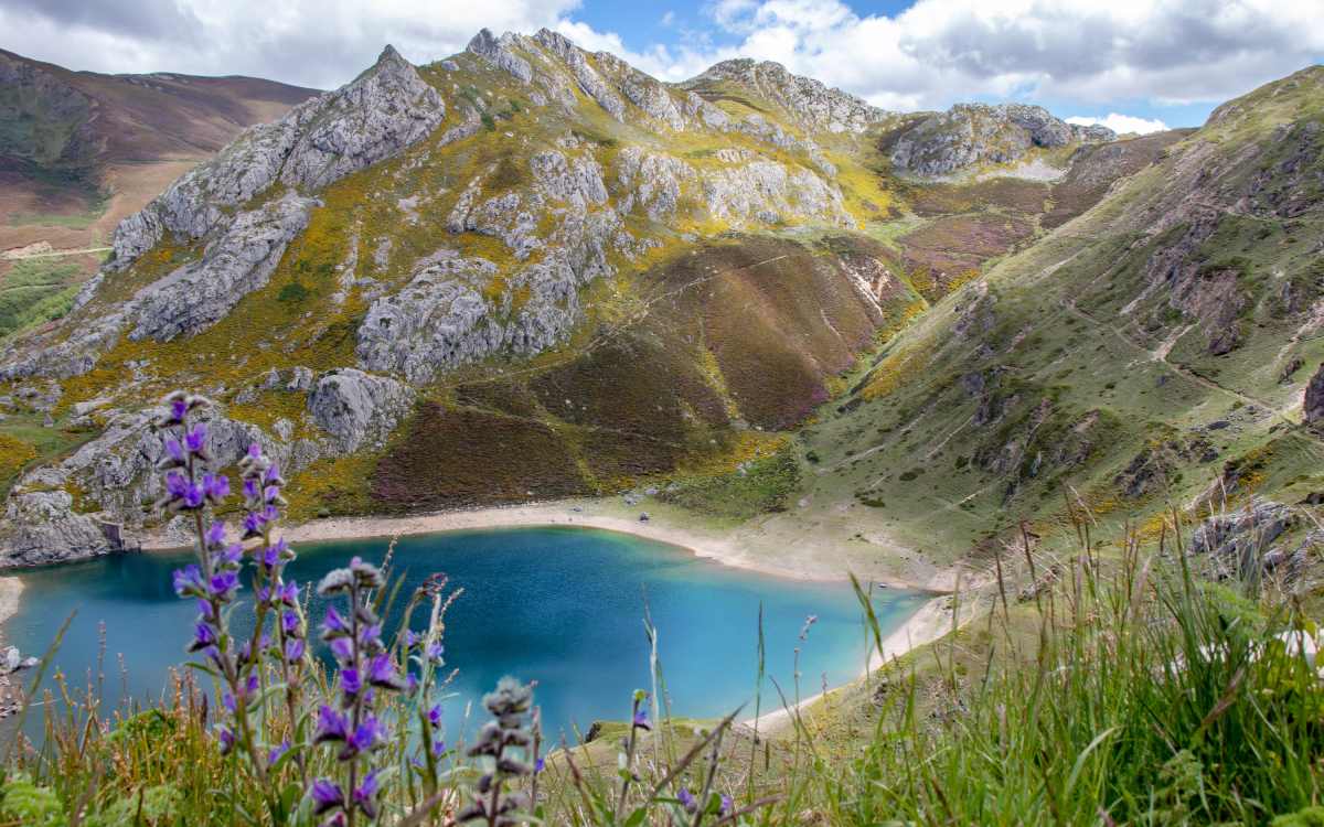 La Cueva lake.