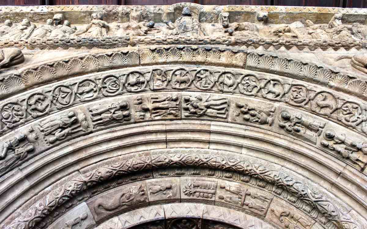 Portico of the Santa María de Ripoll monastery.
