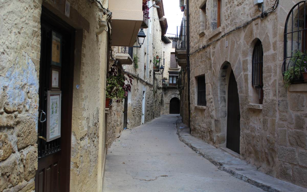 Old street in Cretas.