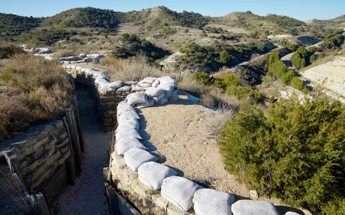 Reconstruction of trenches, Alcubierre.