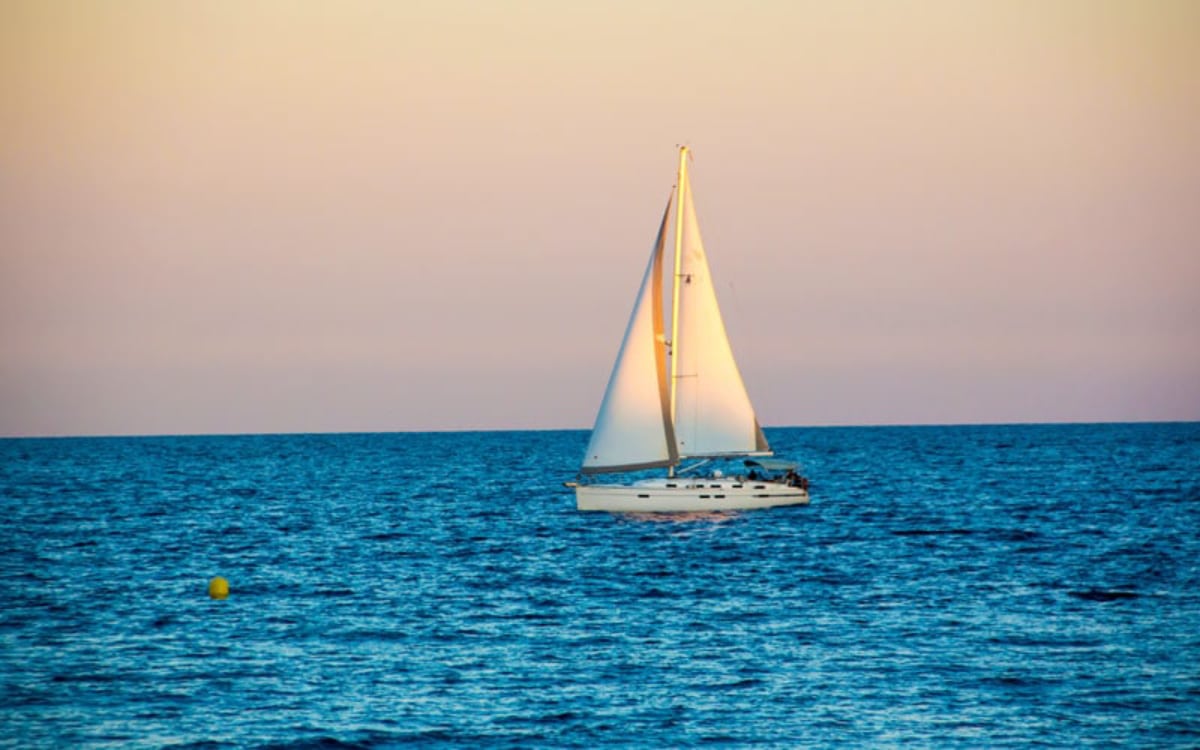 A romantic sailing trip around Barcelona.