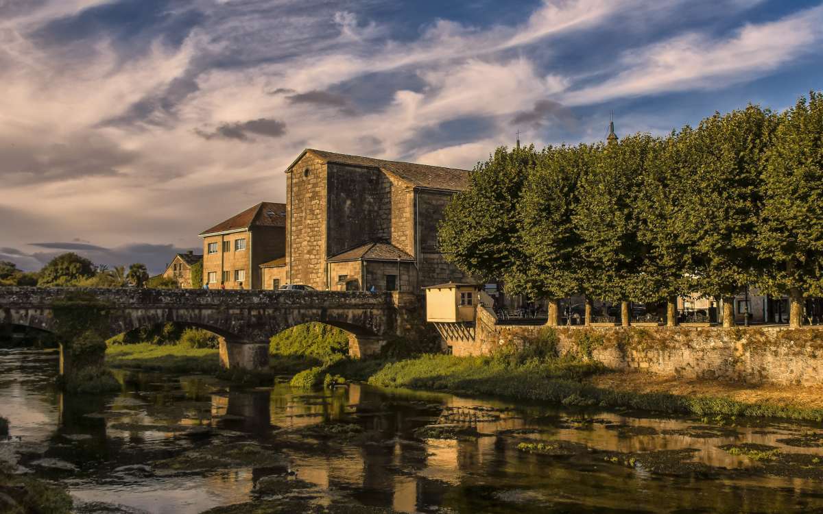 Typical image of Padrón.