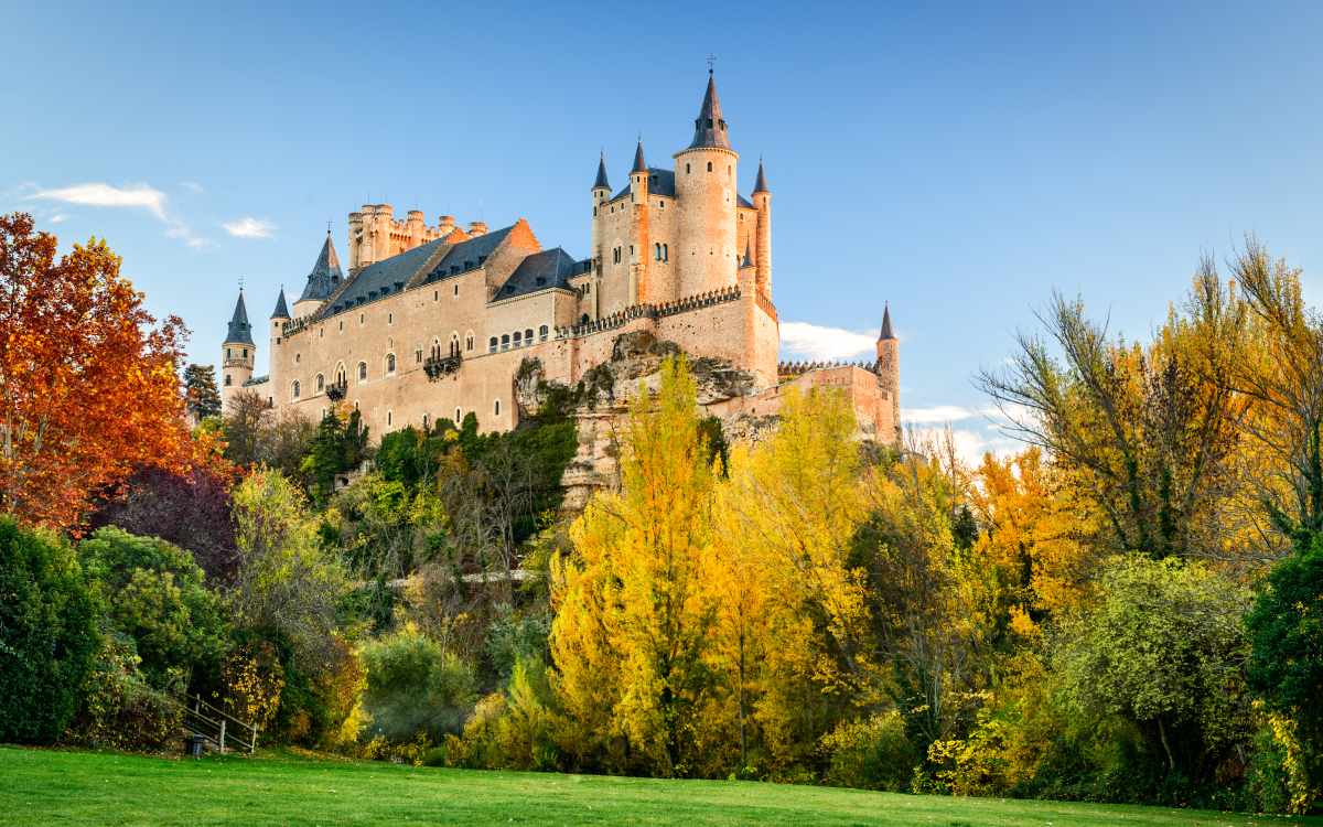 The Alcázar de Segovia seen from San Marcos field.