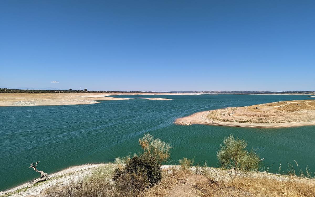 Valdecañas reservoir.