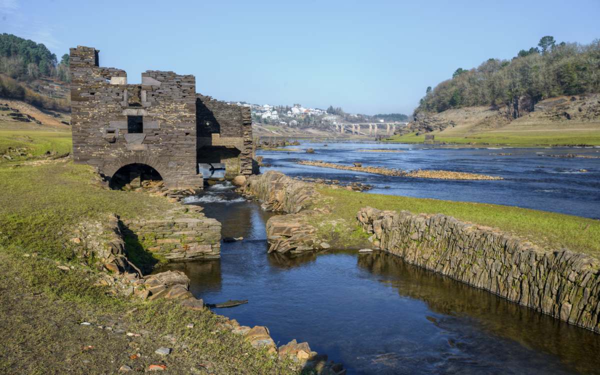 Ruins of the old Portomarín.