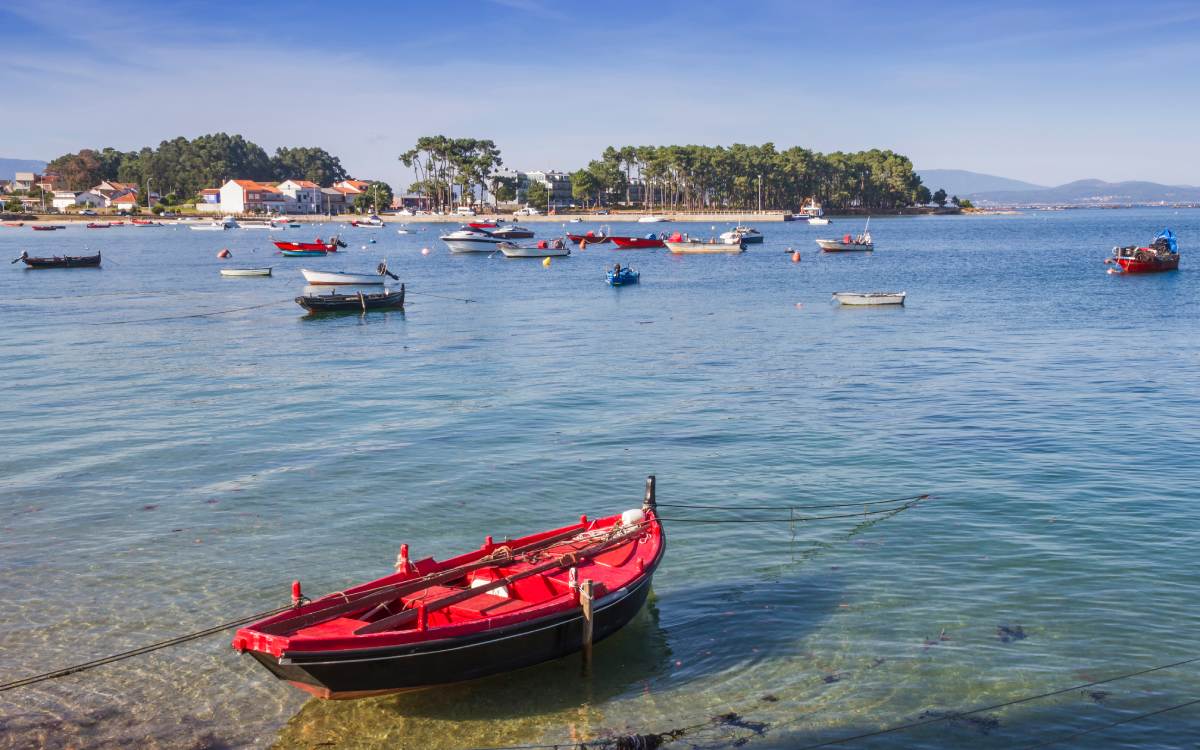 Puerto de Cabodeiro, a harbour in Isla de Arosa.