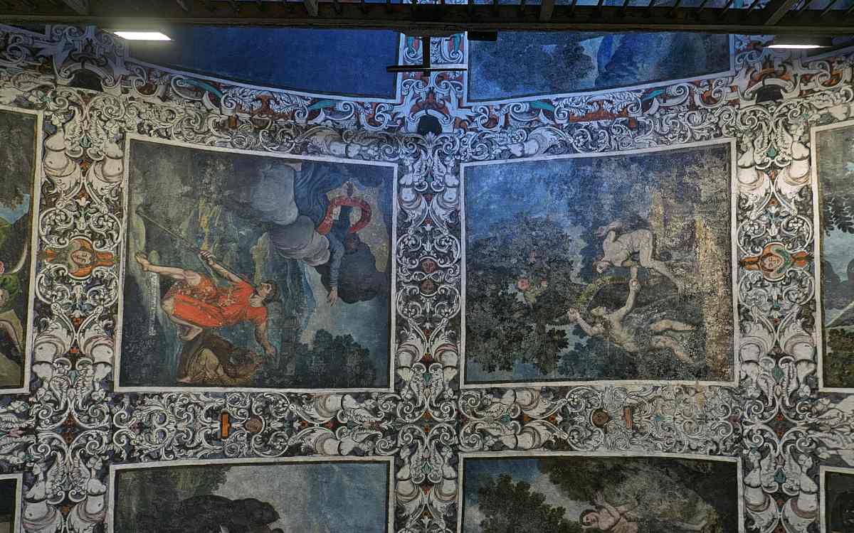 Vault of Virgen del Ara hermitage.