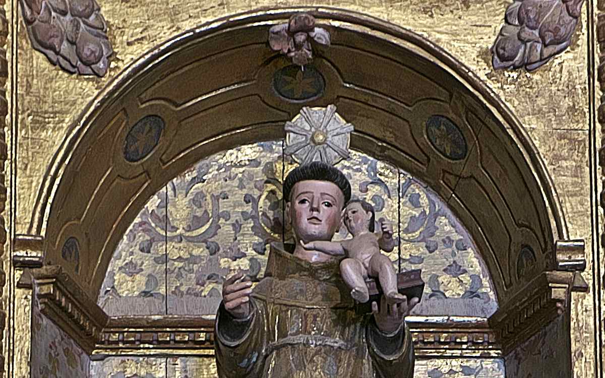 Altar to San Antonio. 