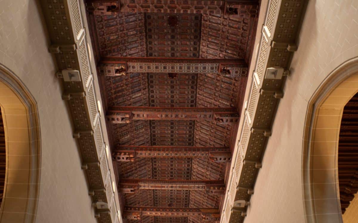 Roofing in Santa María de Mediavilla.