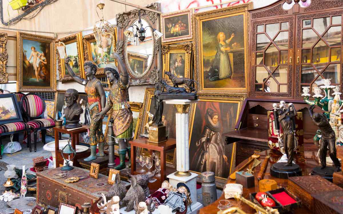 A stall in the Rastro.