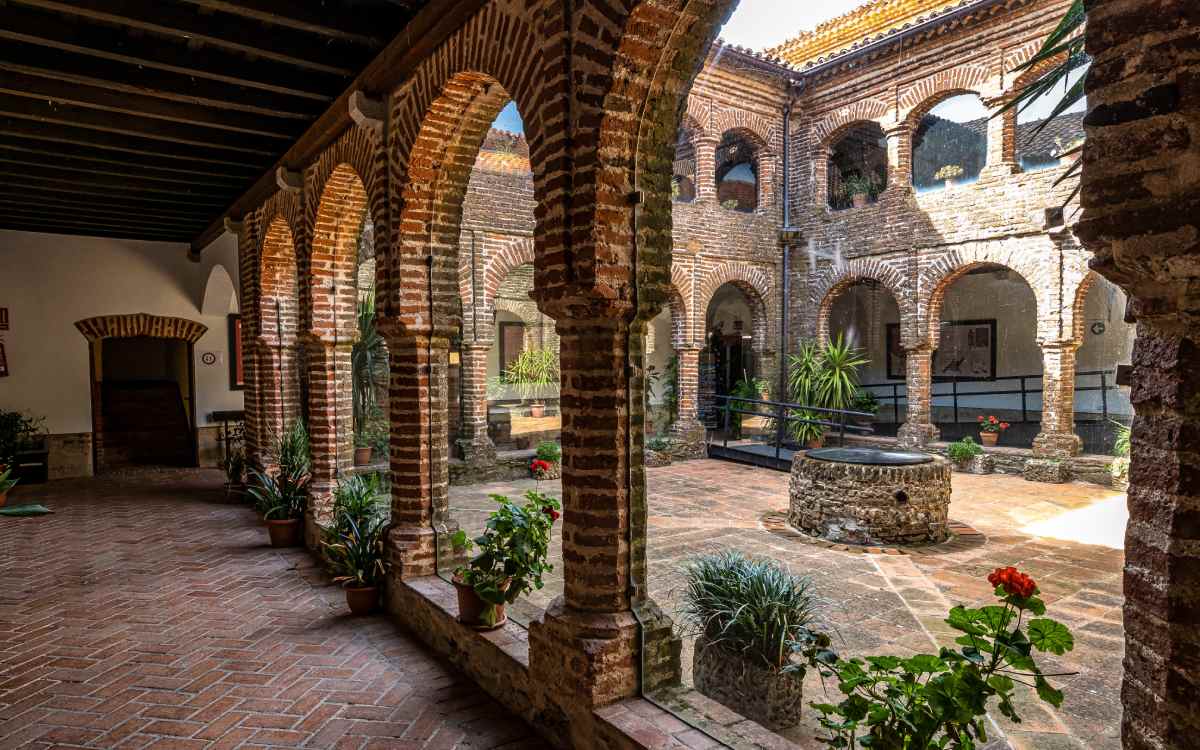 Inner courtyard at Monasterio de Tentudía.