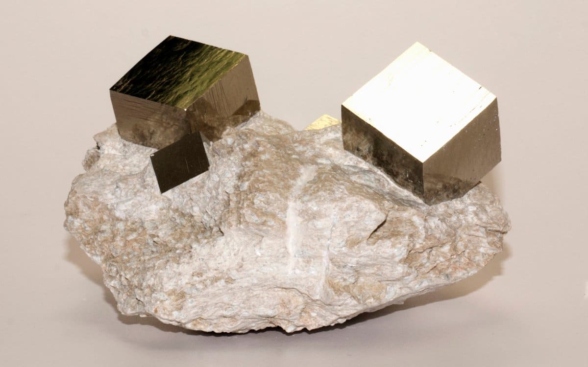 Navajún pyrite.
