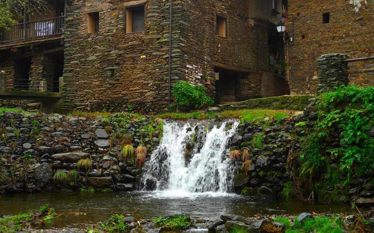 A waterfall in Robledillo de Gata.