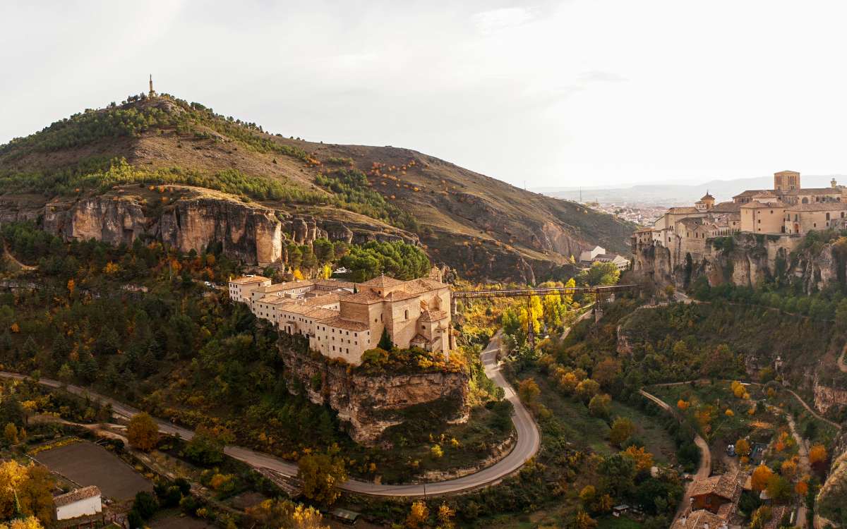 Panoramic view of the convent and its surroundings.