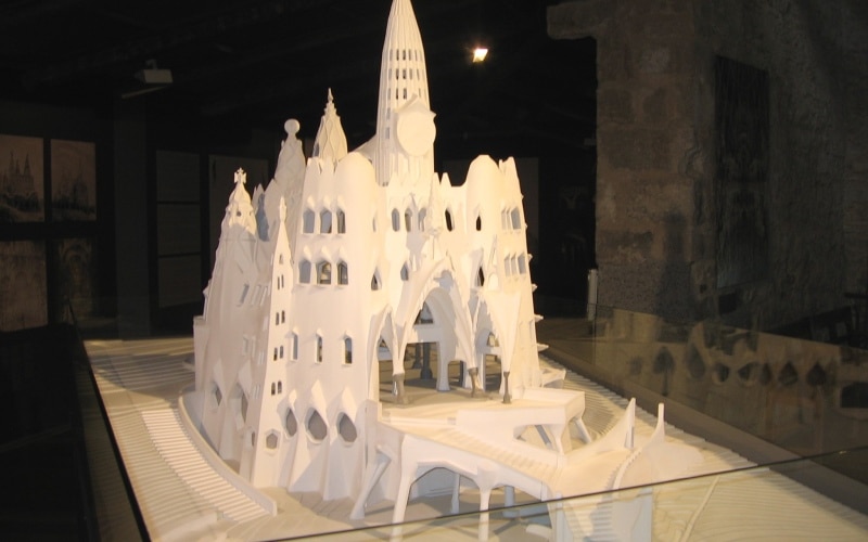 Rainer Graefe’s reconstructed model using Gaudí’s five original models.