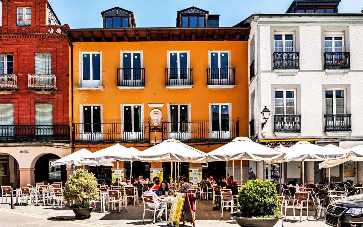 Bar and restaurant district in Villafranca del Bierzo.