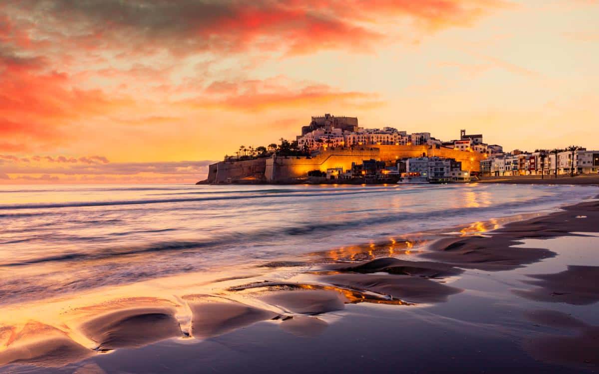 Peñíscola’s beach and castle at dawn
