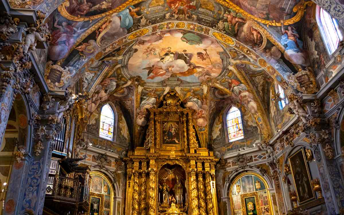 The San Nicolás de Bari y San Pedro Mártir Church