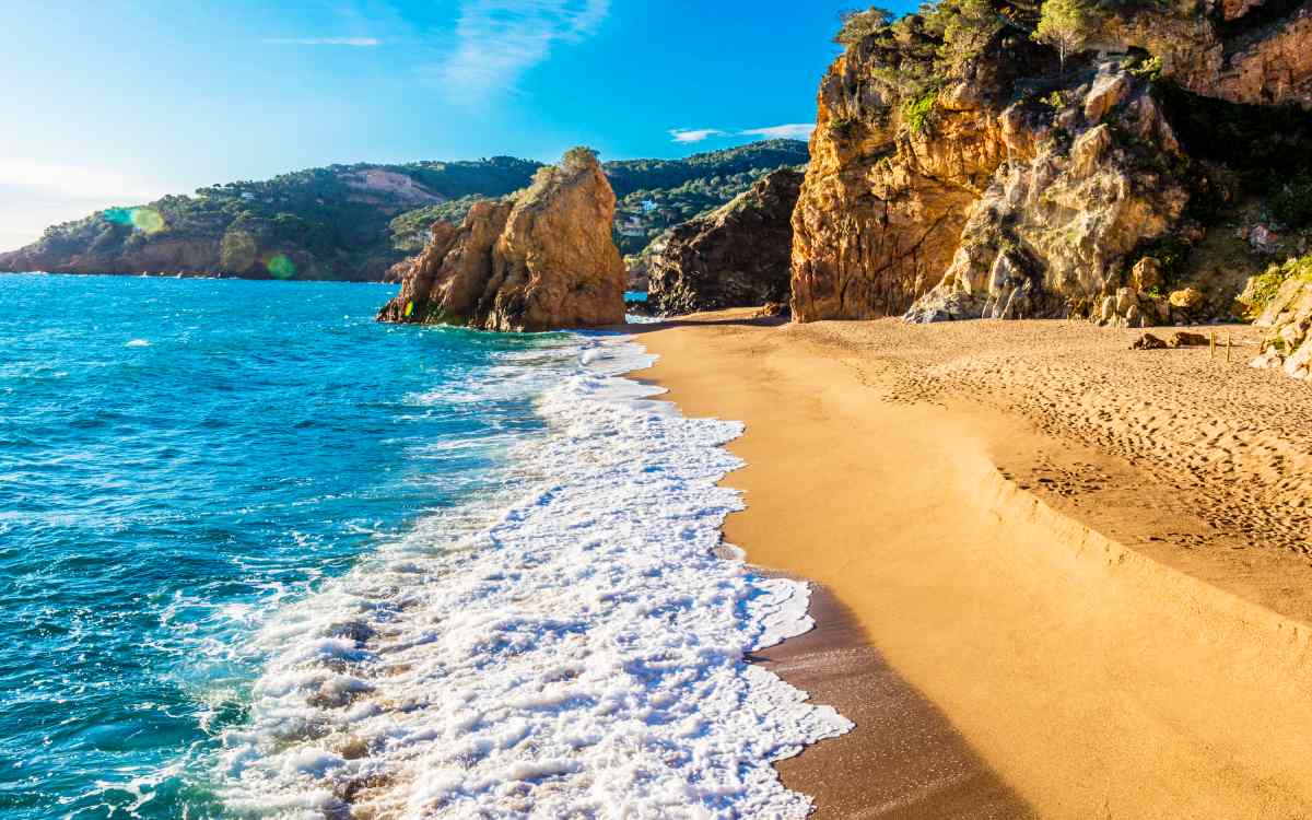 Illa Roja Beach