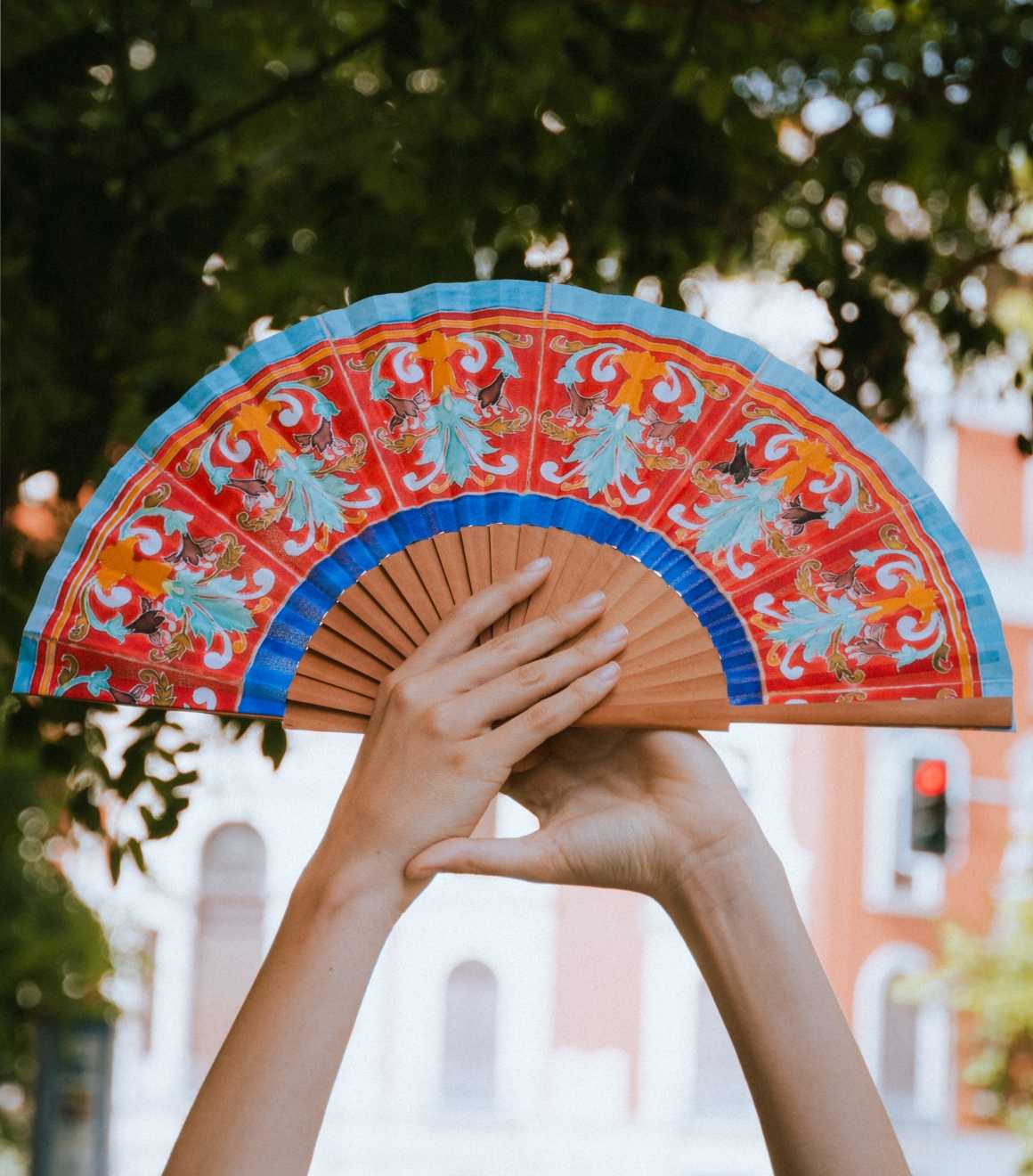 Elegant hand fan inspired by Daniel Zuloaga.