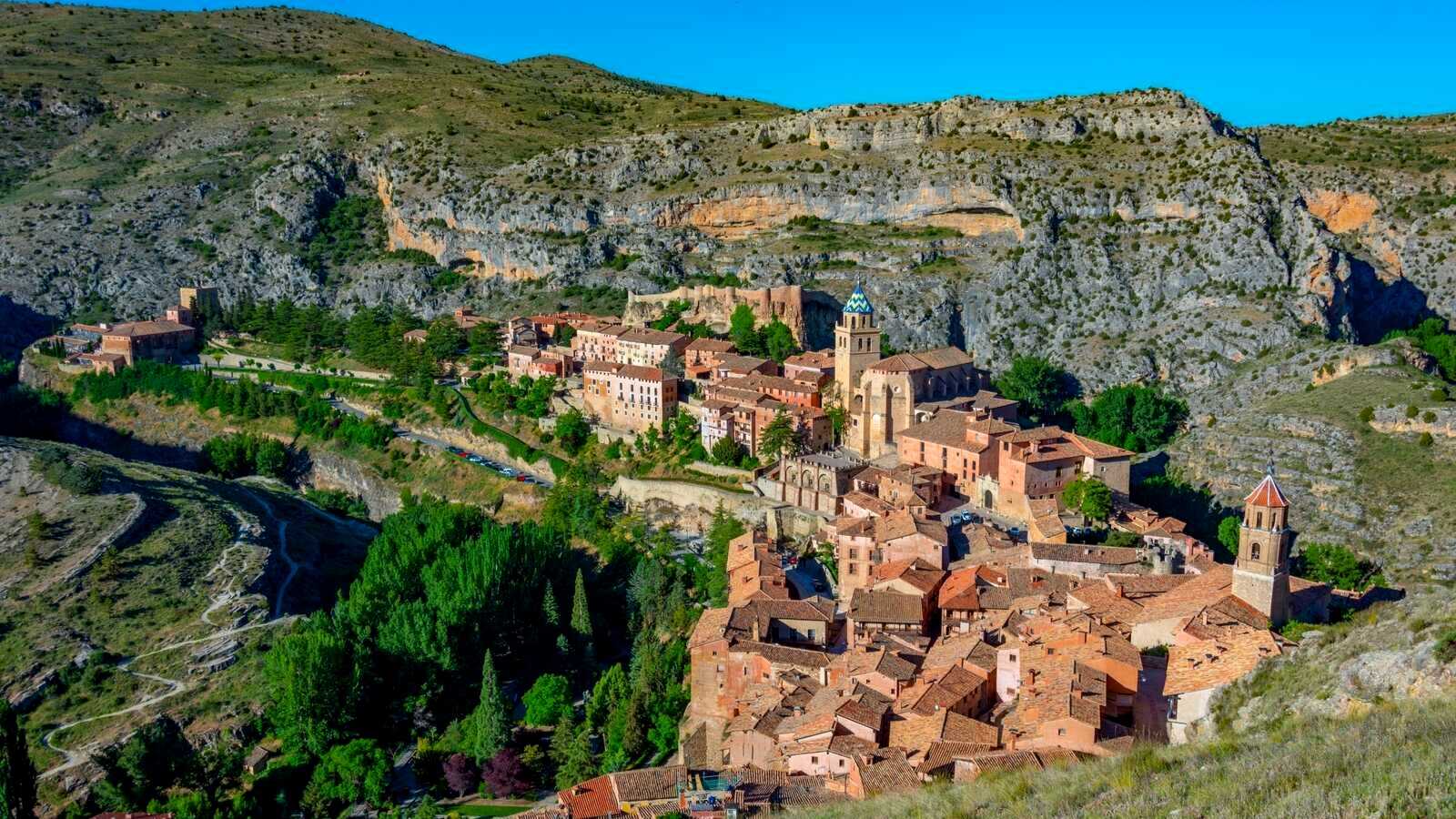 Aerial view of Albarracín. | Shutterstock