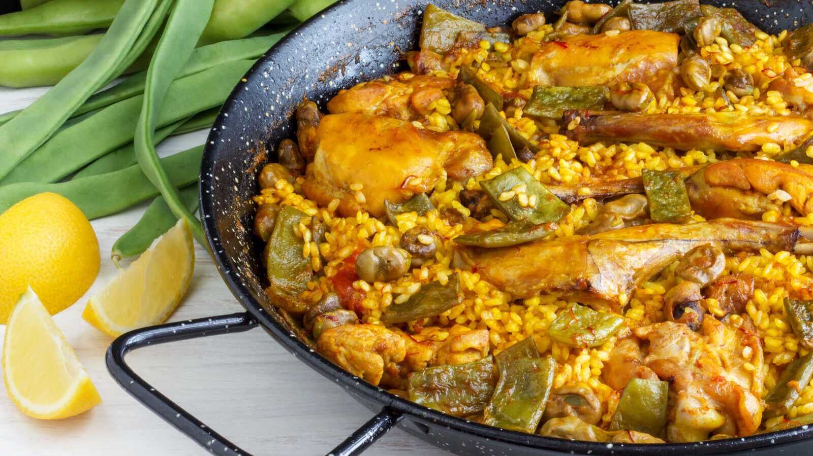 Valencian paella. | Shutterstock