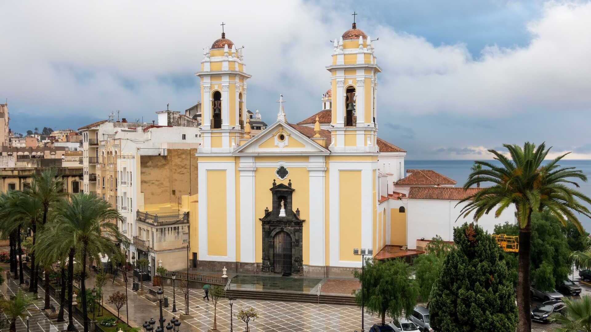 Catedrak de Nuestra Señora de la Asunción.  shutterstock_2243307475
