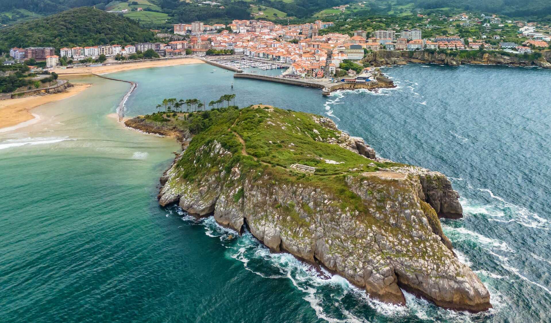 Garraitz Island and the town of Lekeitio.  | Dreamstime