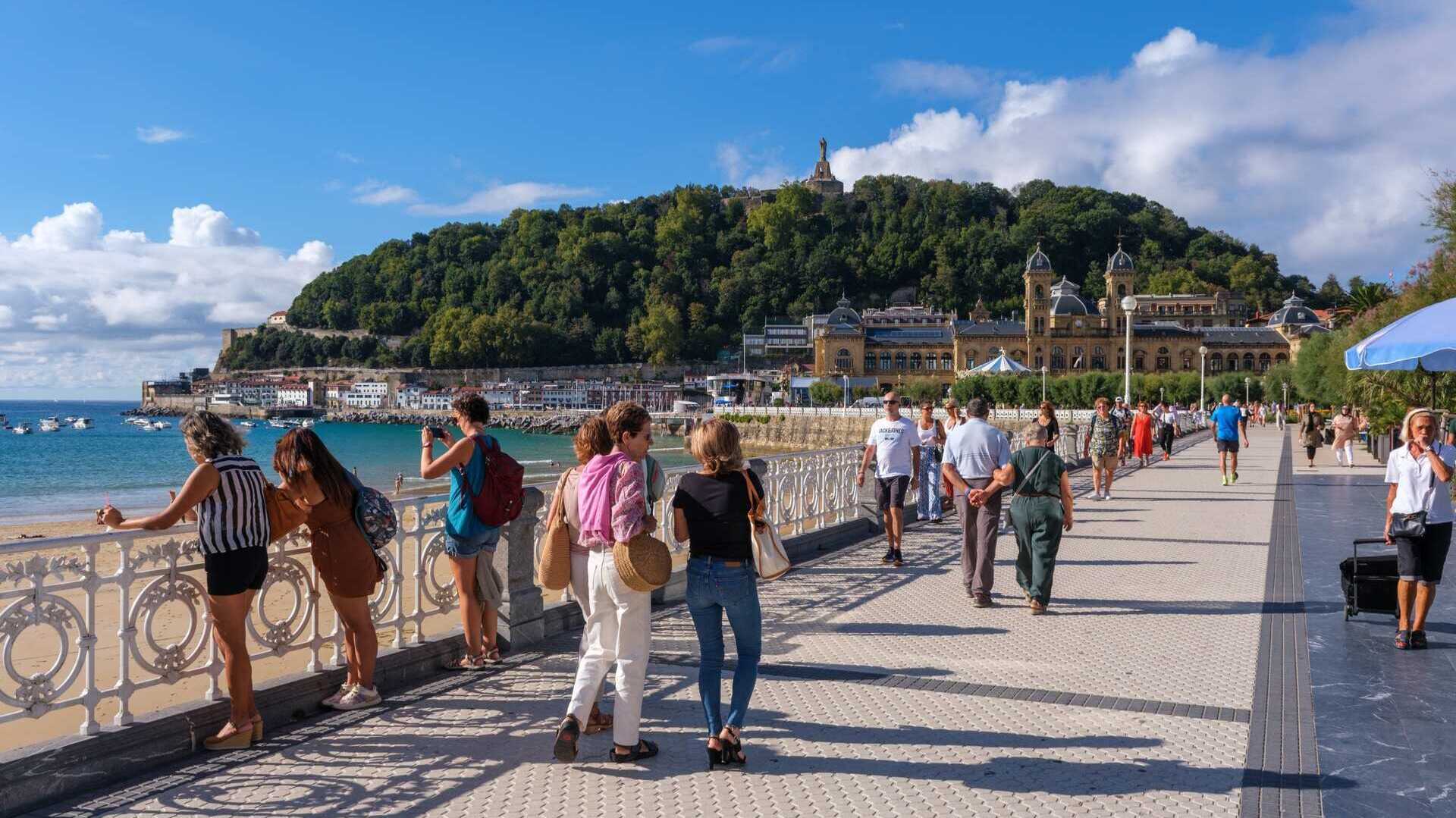 San Sebastián-Donostia’s maritime promenade. | Shutterstock
